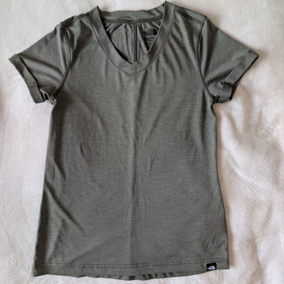 3/$30 The North Face dark green athletic T-shirt - Picture 1 of 7